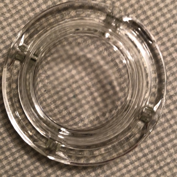 VINTAGE ROUND CLEAR GLASS ASHTRAY 4 1/2” x 1” TRINKETS RINGS COINS DISH - #438 - Picture 6 of 6